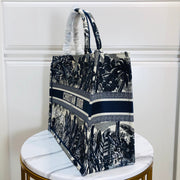 D book blue tote