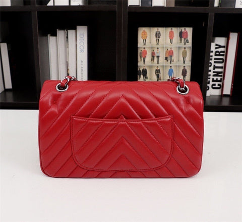 CHAIN RED HANDBAG