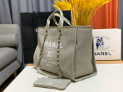 C h a n e l tote 33X14.5X24CM。