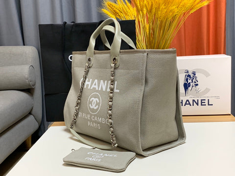 C h a n e l tote 33X14.5X24CM。