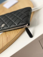 C h a n e l wallet clutch