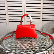 B red hourglass 19cm