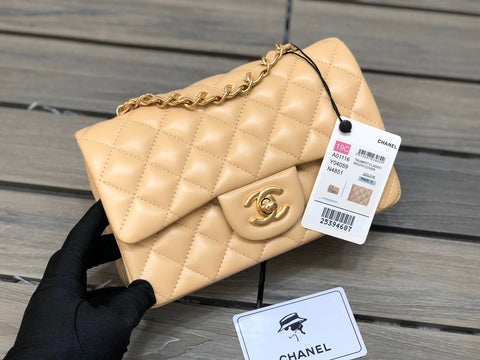 Chanel cream 20cm