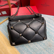 V Garavani Roman Stud black 28x20x12cm