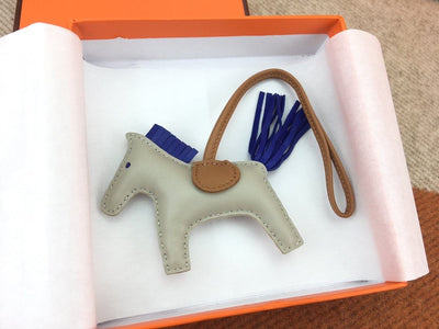 H horse key ring