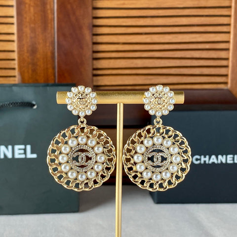 C h earrings