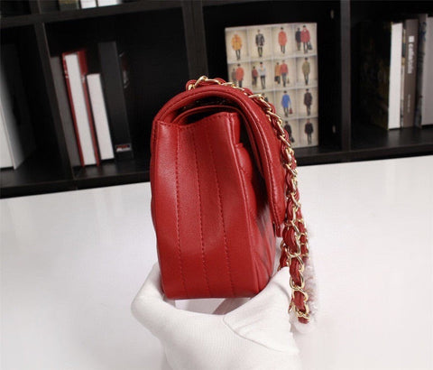 CHAIN RED HANDBAG