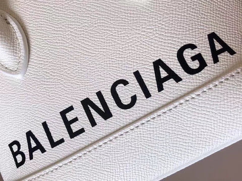 B a l e n c i a g a  white 18x15x8cm