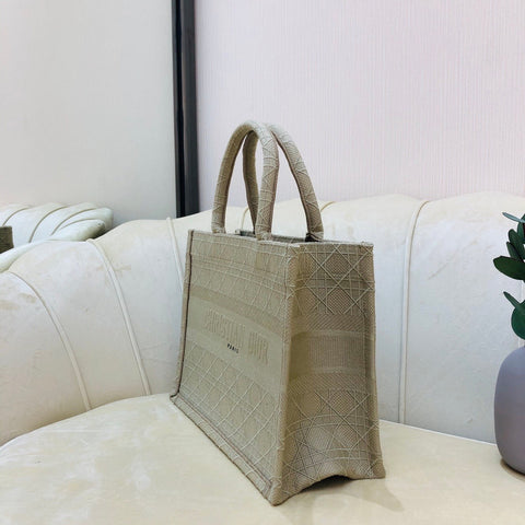 Dior book cream 36cm