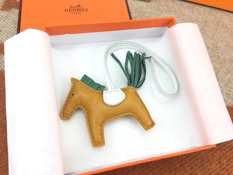 H horse key ring