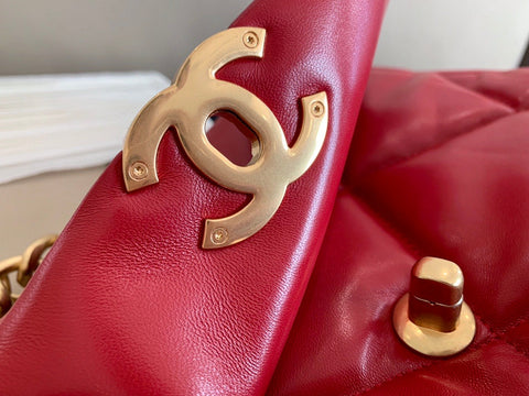 C red handbag