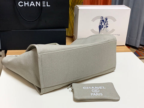 C h a n e l tote 33X14.5X24CM。